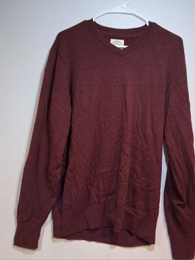 St. John's Bay Men's V-Neck Sweater in Burgundy